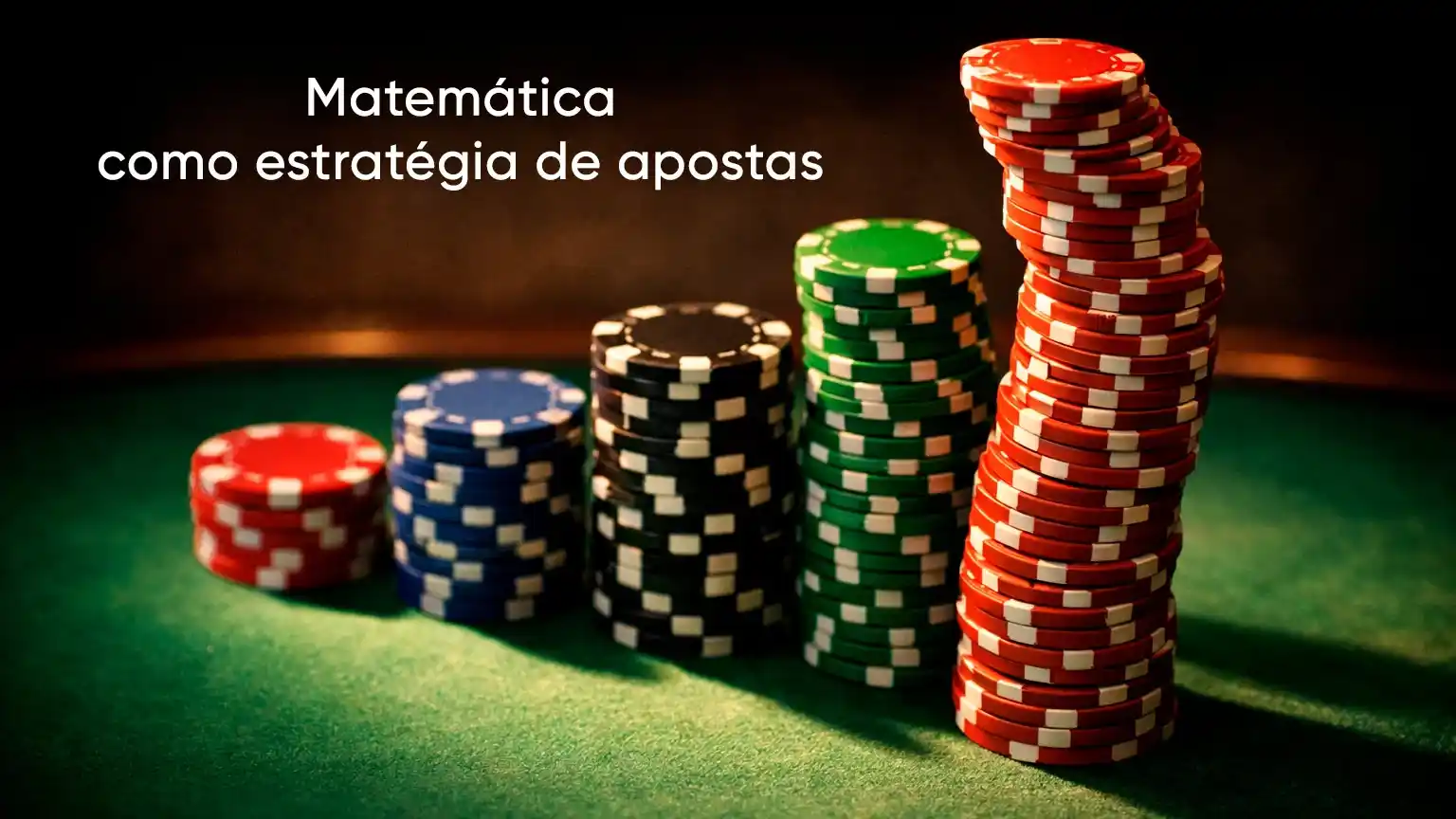 Fichas de casino empilhadas em progressão crescente numa mesa de jogo